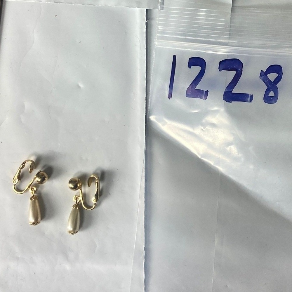 Clip On Earrings Pearly Dangleā Gold Tone Women's Jewelry
